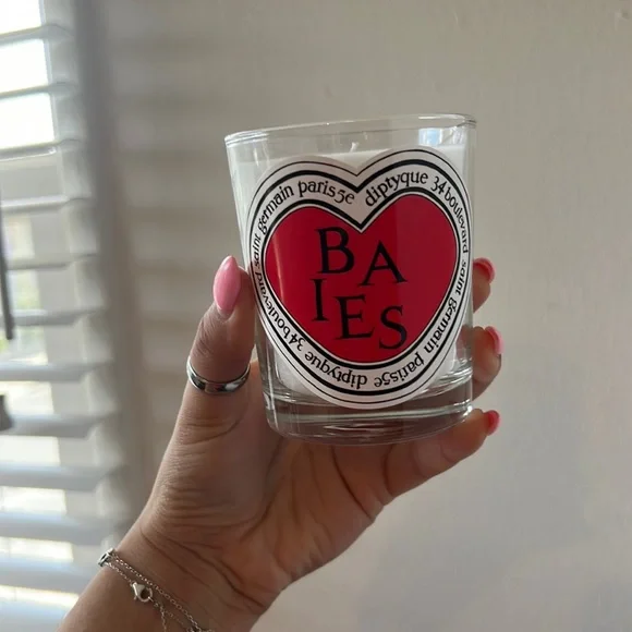 Diptyque limited edition Valentines Day candle- BAIES - Picture 2 of 4